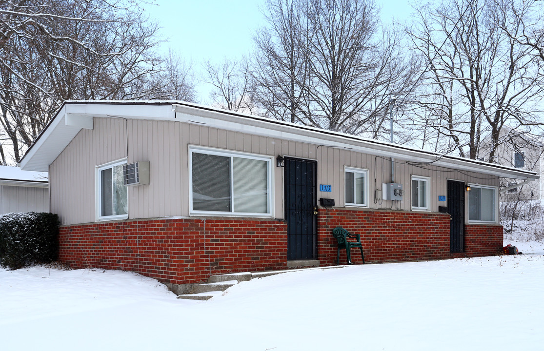 Spring Meadows in Akron, OH - Building Photo