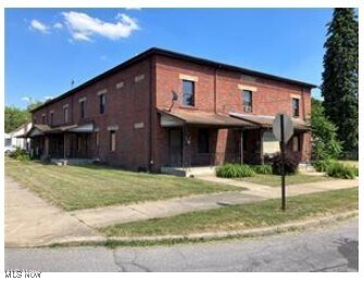 1637 Lincoln Park Dr in Youngstown, OH - Building Photo