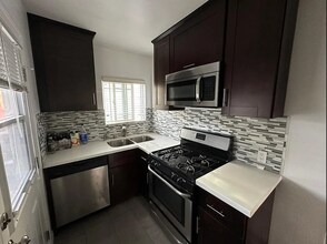 1762 9th St, Unit D in Santa Monica, CA - Building Photo - Building Photo