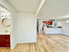 7910 140th Pl NE in Redmond, WA - Foto de edificio - Building Photo