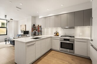 1427 Rhode Island Ave NW, Unit 503 in Washington, DC - Foto de edificio - Building Photo