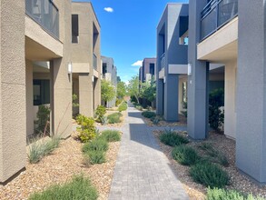 11311 Glowing Ave in Las Vegas, NV - Building Photo - Building Photo