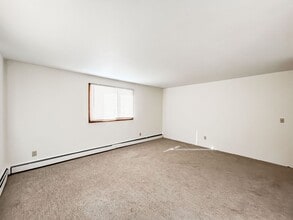 2712 Pillsbury Ave S in Minneapolis, MN - Building Photo - Interior Photo