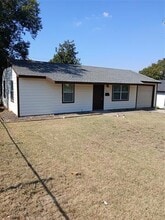 5855 Bluffman Dr in Dallas, TX - Building Photo - Building Photo