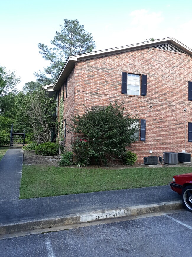 property at 552 Wimbledon Ct