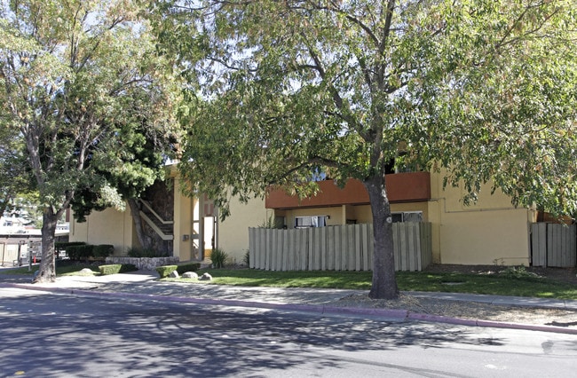 Esplande Apartments in Concord, CA - Building Photo - Building Photo