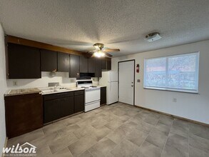 35 W Viola Ave in Yakima, WA - Building Photo - Building Photo