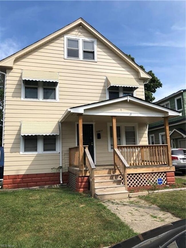 property at 13611 Chapelside Ave