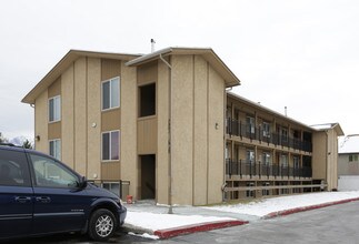 Mountain View Landing Apartments in Midvale, UT - Foto de edificio - Building Photo