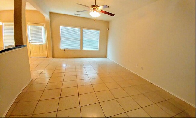 6143 Yorktown Meadow Ln in Houston, TX - Foto de edificio - Building Photo