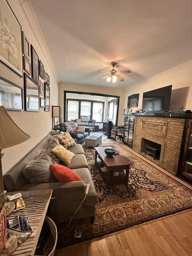 814 N Leavitt St, Unit 3 in Chicago, IL - Foto de edificio - Building Photo