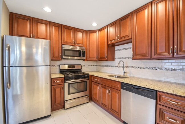 109 4th Ave, Unit 109 4th Avenue Apt B