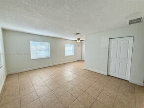 1491 NW 20th St in Fort Lauderdale, FL - Foto de edificio - Building Photo