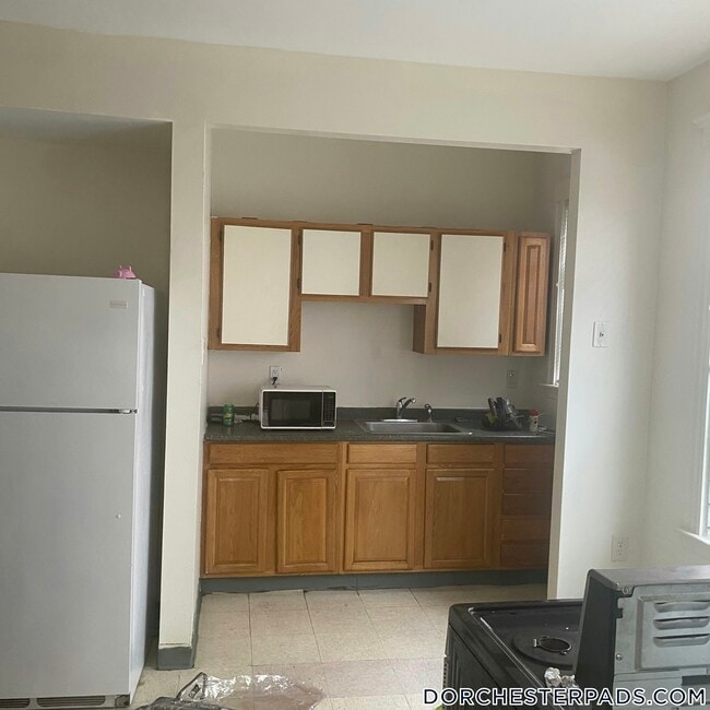 19 Mora St