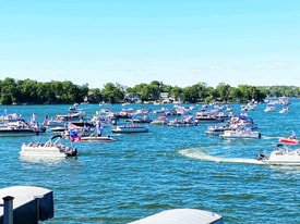 N53W34396-W34396 Rd Q in Okauchee Lake, WI - Building Photo