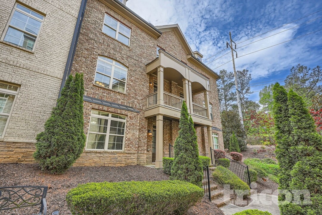 616 Luckett Ct in Smyrna, GA - Foto de edificio