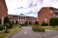 River Edge Apartments in Hastings On Hudson, NY - Foto de edificio - Building Photo