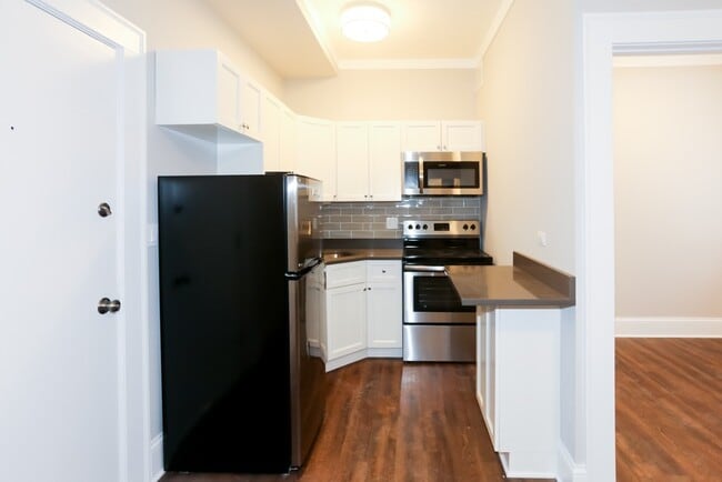 817 W Lakeside Pl, Unit 501 in Chicago, IL - Foto de edificio - Building Photo