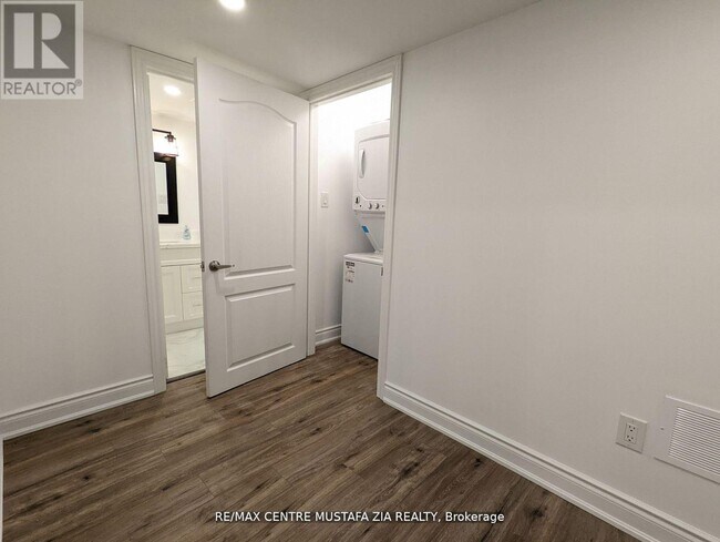 359 Emmett Landing in Milton, ON - Building Photo - Building Photo