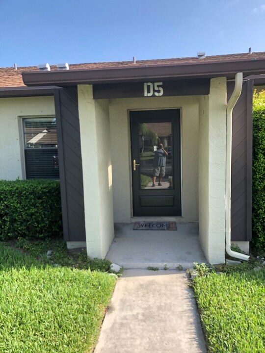 6010 Indrio Rd, Unit D5 in Fort Pierce, FL - Building Photo