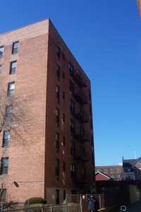 2204 Collier Ave in Far Rockaway, NY - Foto de edificio - Building Photo