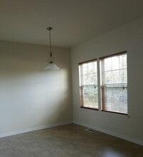 2102 E Oak Rd in Vineland, NJ - Building Photo - Building Photo