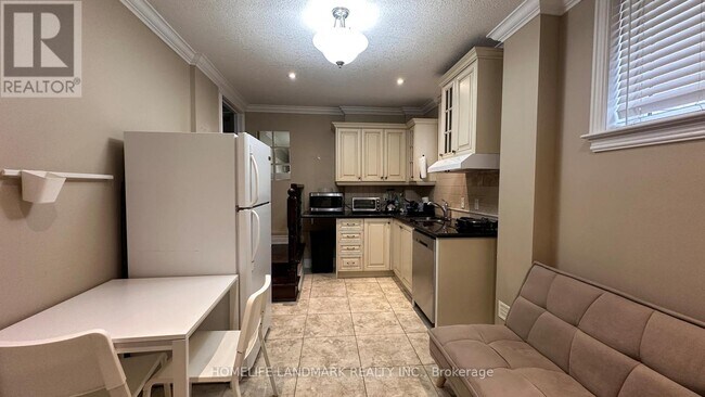 202C Finch Ave E in Toronto, ON - Building Photo - Building Photo