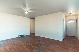 1490 Brady Ave in Burton, MI - Foto de edificio - Building Photo