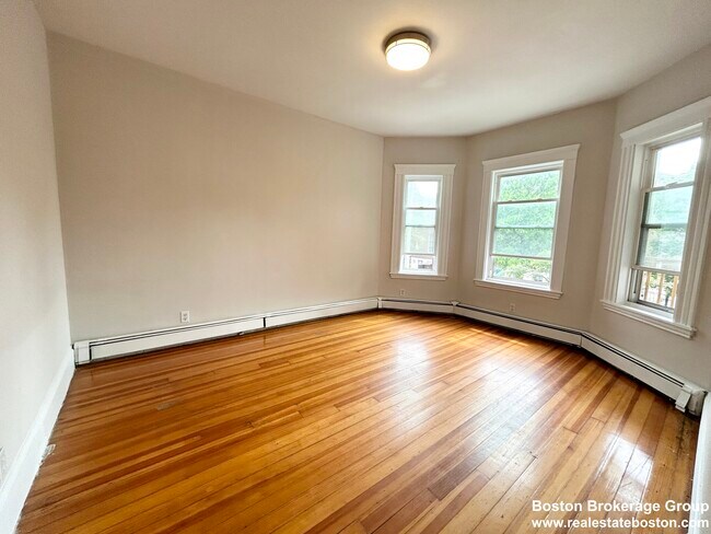 7 Hesston Ter, Unit 2 in Boston, MA - Building Photo - Building Photo