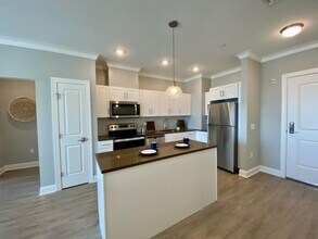 75 E Hoffman Ave in Lindenhurst, NY - Building Photo - Building Photo