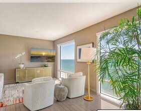 2525 Gulf of Mexico Dr in Longboat Key, FL - Building Photo - Building Photo