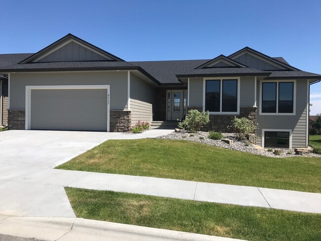 property at 3117 Peregrine Ln
