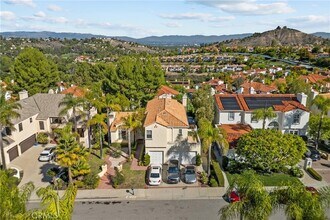 3450 Malaga Ct in Calabasas, CA - Foto de edificio - Building Photo
