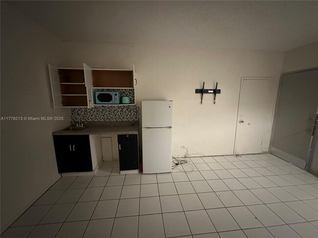26 Diplomat Pkwy in Hallandale Beach, FL - Building Photo - Building Photo