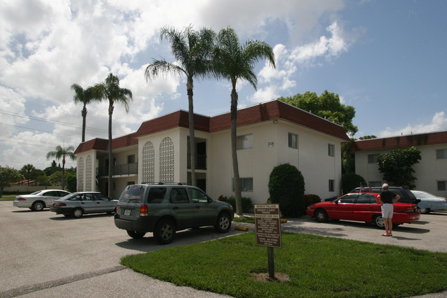 Villaga Plaza in Sarasota, FL - Building Photo - Building Photo