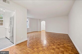 30 S Old Glebe Rd in Arlington, VA - Building Photo - Building Photo