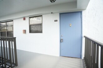 4640 Lucerne Lakes Blvd W in Greenacres, FL - Building Photo - Building Photo