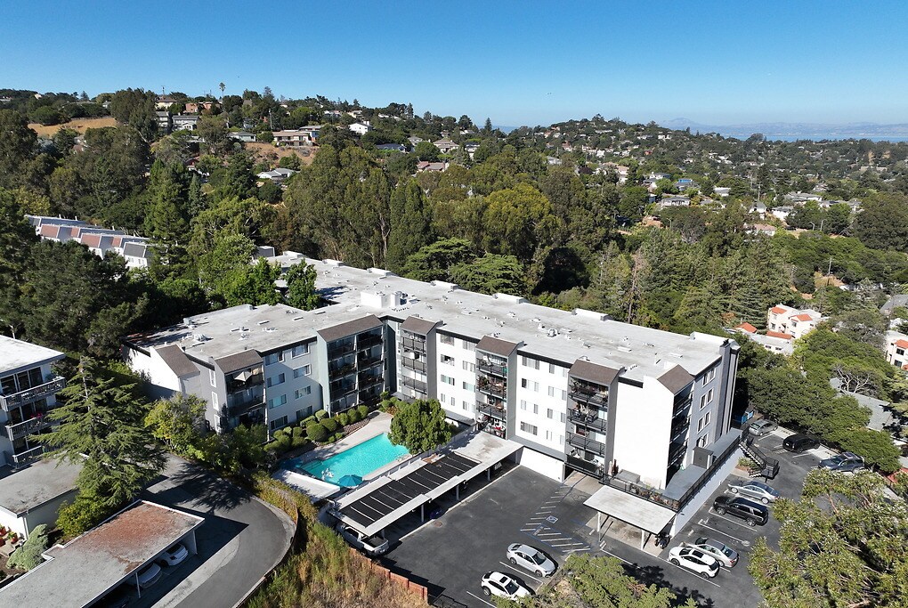 Belmont Terrace in Belmont, CA - Foto de edificio