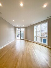 1058 W Cornelia Ave in Chicago, IL - Foto de edificio - Building Photo