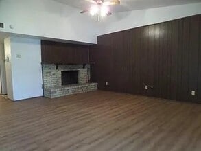 11015 Wallbrook Dr in Dallas, TX - Building Photo - Building Photo