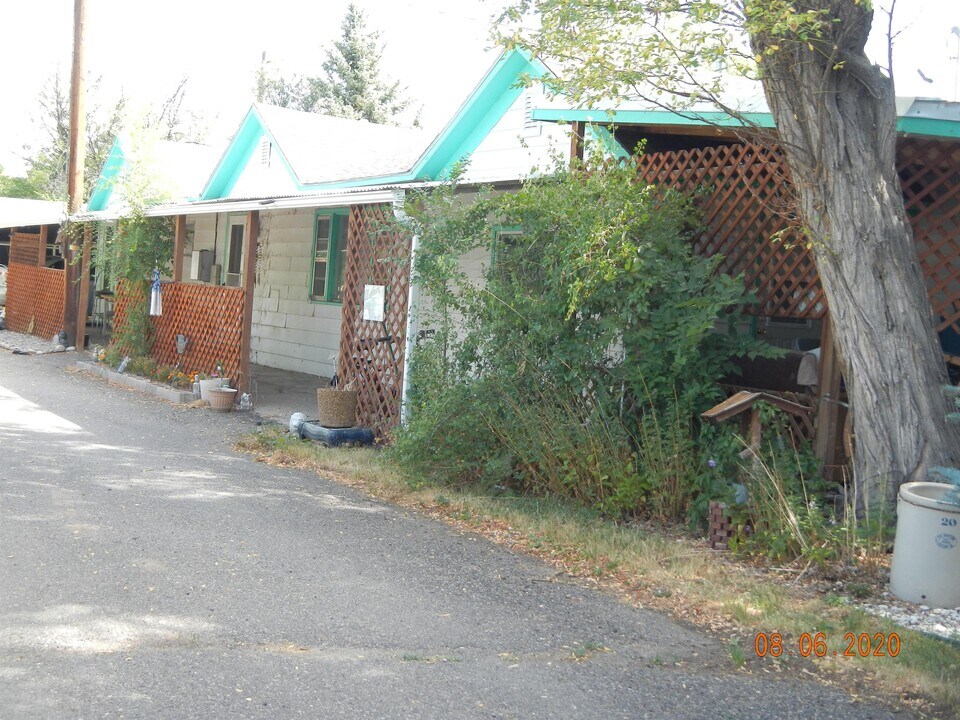 130 E Broadway St in Thermopolis, WY - Building Photo