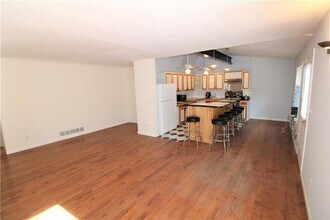 979 Chestnut Oak Ct in Lawrenceville, GA - Building Photo - Building Photo