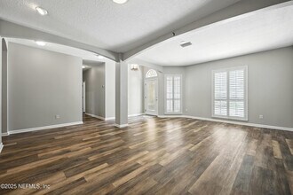 4565 E Seneca Dr in Jacksonville, FL - Building Photo - Building Photo