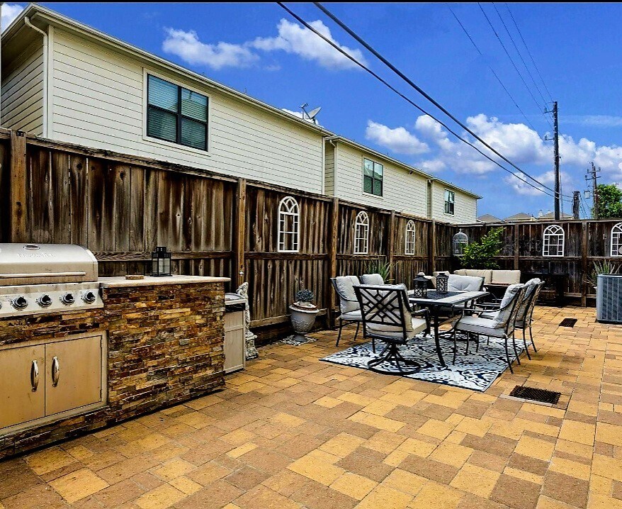 548 Westcross St in Houston, TX - Foto de edificio