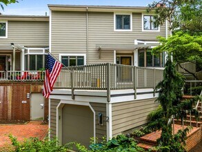 2 Benjamin Pl in Brookline, MA - Building Photo - Building Photo