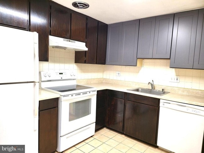 9668 Brassie Way in Montgomery Village, MD - Building Photo - Building Photo