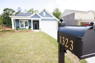 1323 Crescent Blvd in Auburn, AL - Building Photo - Building Photo