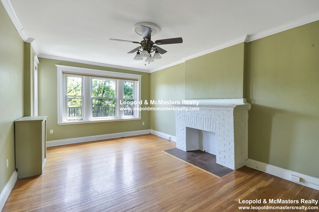 1295 Commonwealth Ave in Boston, MA - Building Photo