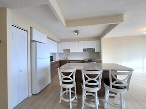 2760 Carousel Crescent in Ottawa, ON - Building Photo - Building Photo