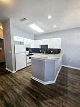 400 Glade Rd-Unit -101 in Colleyville, TX - Foto de edificio - Building Photo